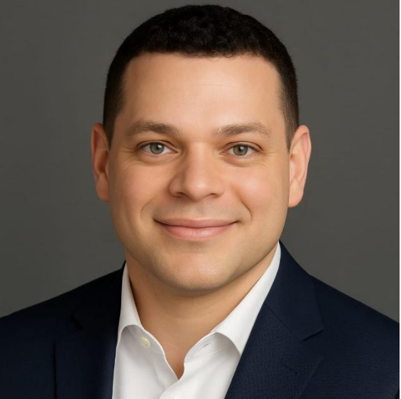 Photo of the real estate agent